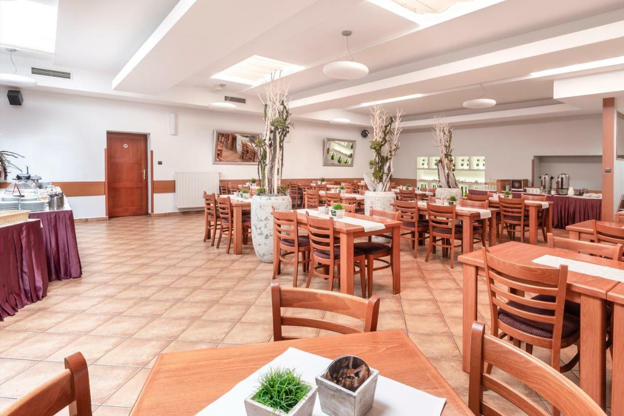 Hotel Trim Pardubice Luaran gambar